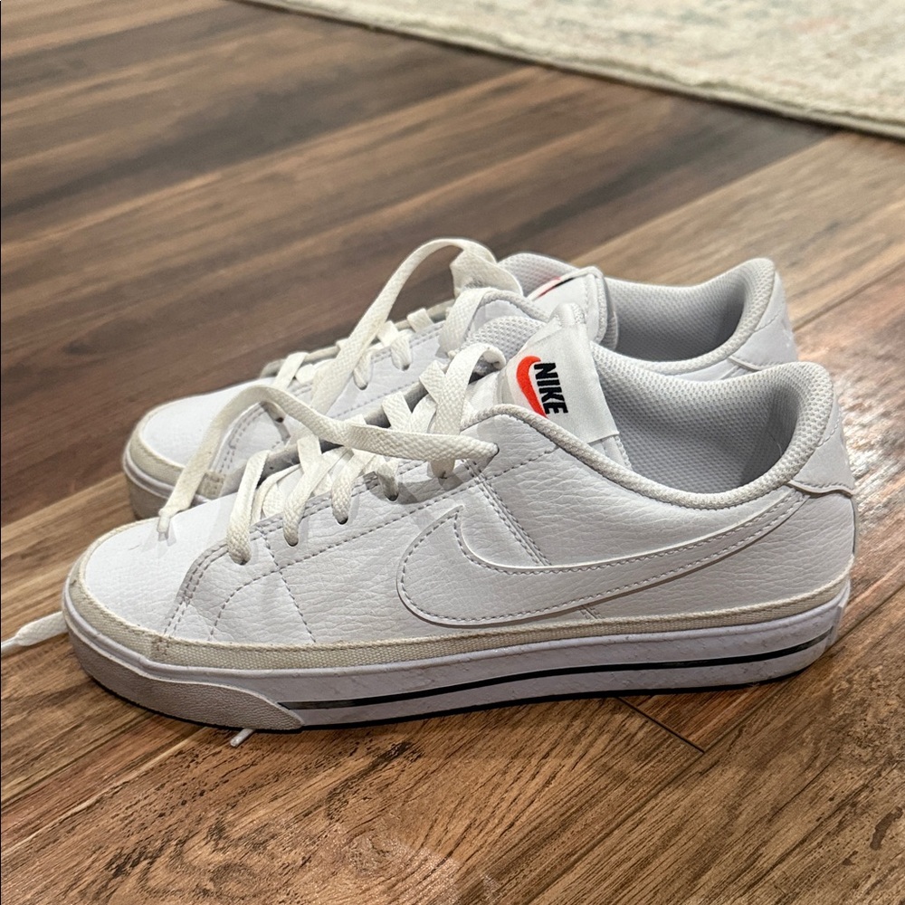 Nike Classic Legacy Court Mens sz. 6  White Sneakers